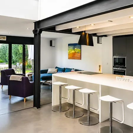 House For 11 People With A Pool In *