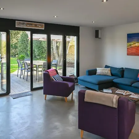 Сasa de vacaciones House For 11 People With A Pool In