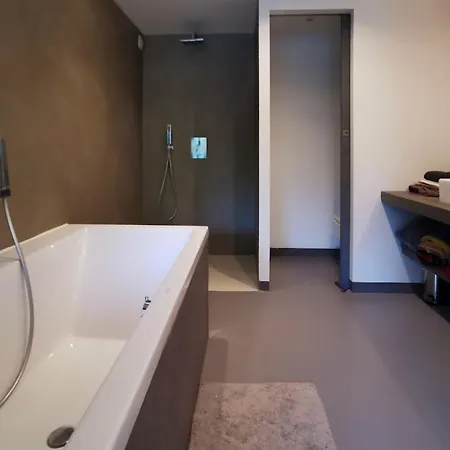 Hébergement de vacances Maison Pour 11 Pers Avec Piscine à La Rochelle (Charente-Maritime)